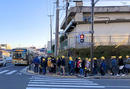 終演後、平塚市の各小学校へ貸切バスを利用して帰る子どもたち。