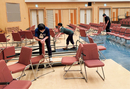 会場の利尻町交流促進施設どんと大ホール。上演のため、普段は収納されている椅子などを利尻町職員の皆様が設営してくださいました