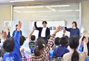 積極的に手を挙げ、参加する子どもたち